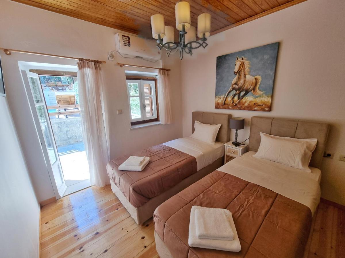 Villa Karya Boutique Mansion à Kariá Extérieur photo